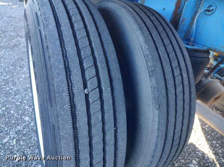 image for item JW9256 1995 Heil  pneumatic dry bulk trailer