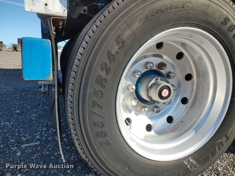 image for item JW9256 1995 Heil  pneumatic dry bulk trailer