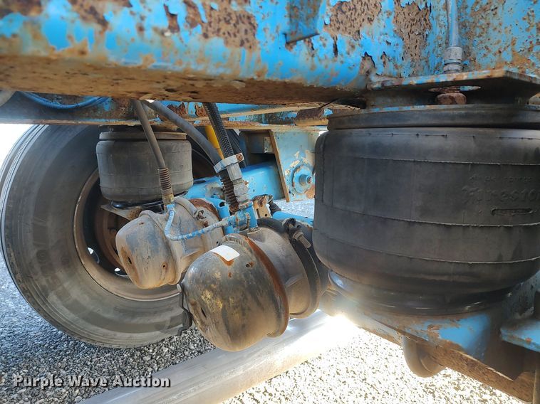 image for item JW9256 1995 Heil  pneumatic dry bulk trailer