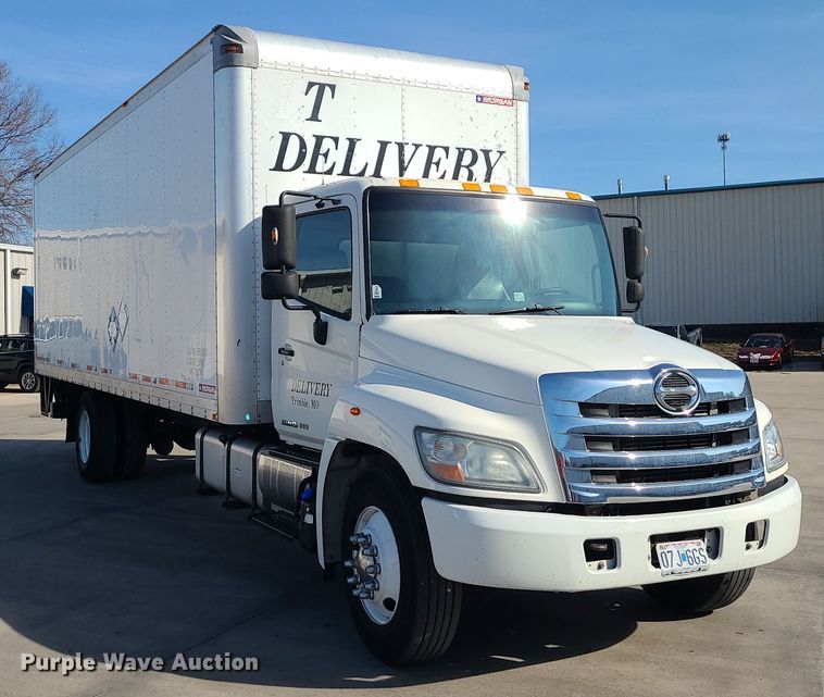 image for item JW9750 2013 Hino 268  box truck
