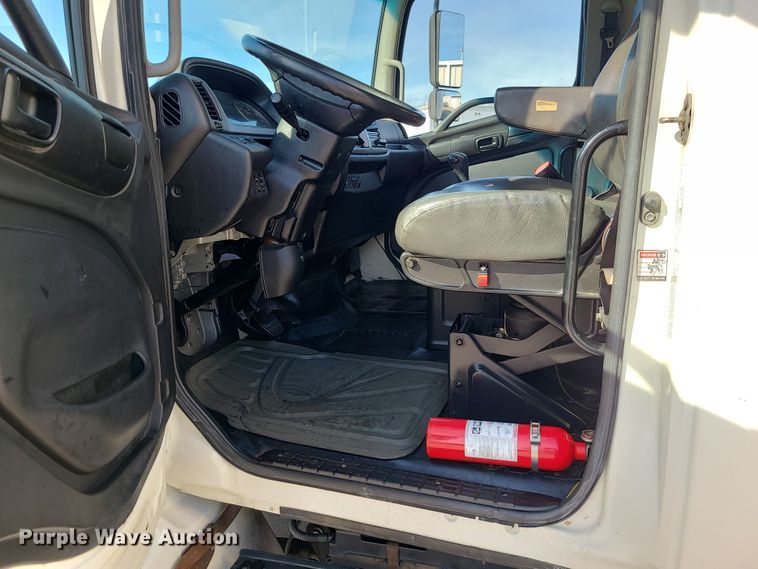 image for item JW9750 2013 Hino 268  box truck