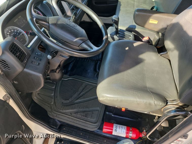 image for item JW9750 2013 Hino 268  box truck