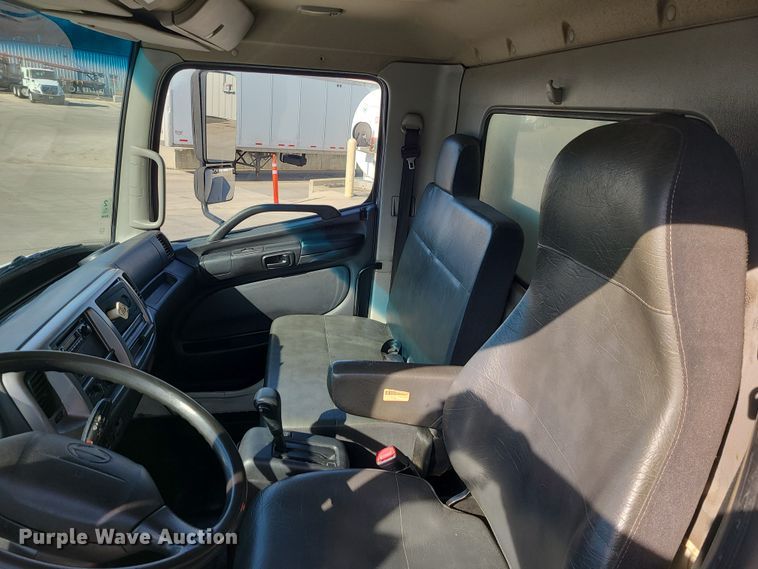 image for item JW9750 2013 Hino 268  box truck