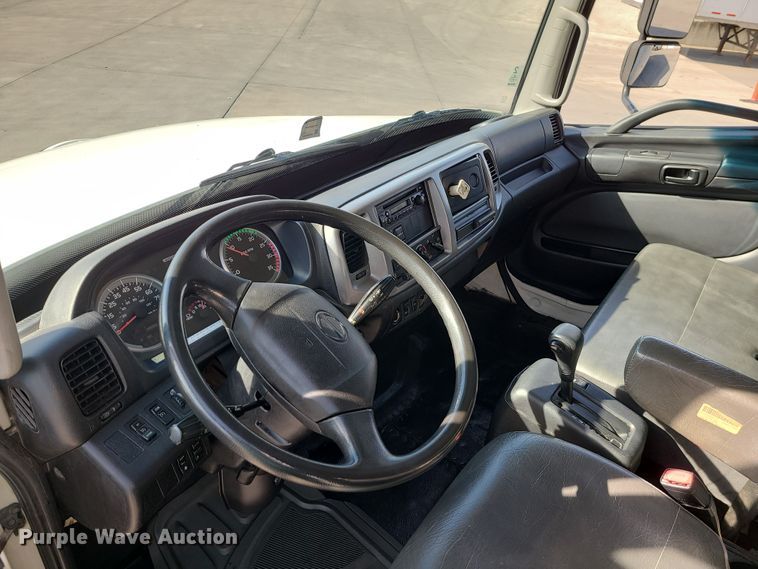 image for item JW9750 2013 Hino 268  box truck