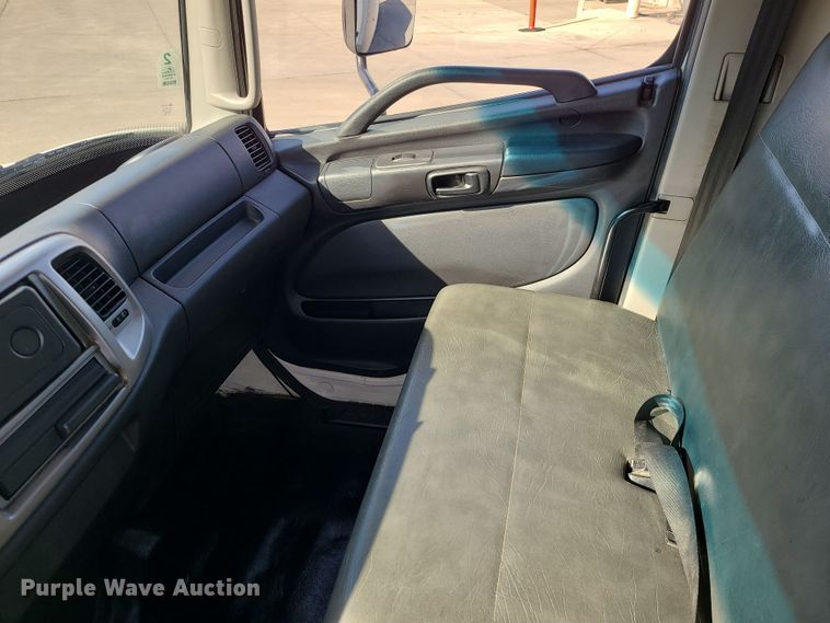 image for item JW9750 2013 Hino 268  box truck