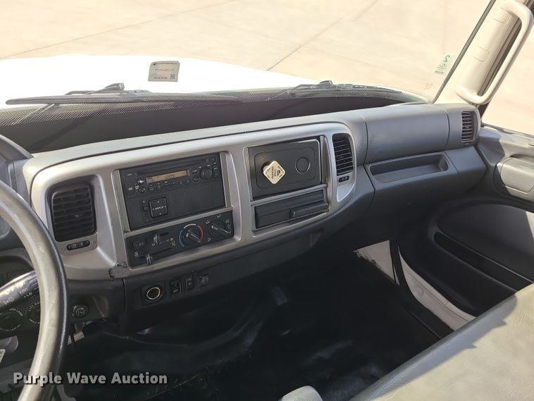 image for item JW9750 2013 Hino 268  box truck