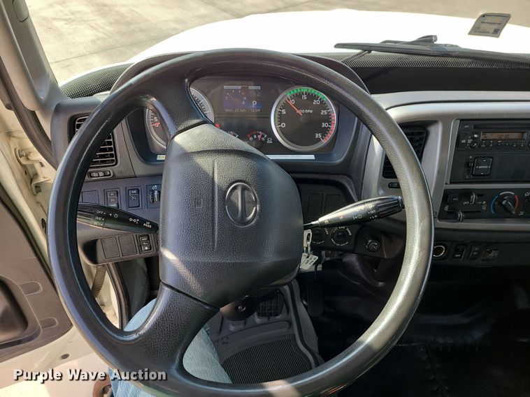 image for item JW9750 2013 Hino 268  box truck