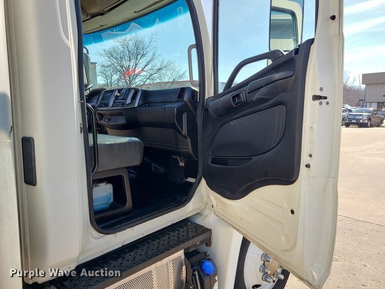 image for item JW9750 2013 Hino 268  box truck