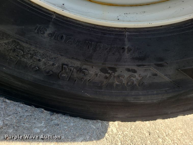 image for item JW9750 2013 Hino 268  box truck