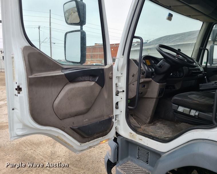 image for item JW9777 2013 Kenworth K270  box truck