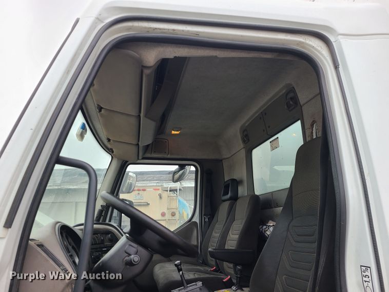 image for item JW9777 2013 Kenworth K270  box truck