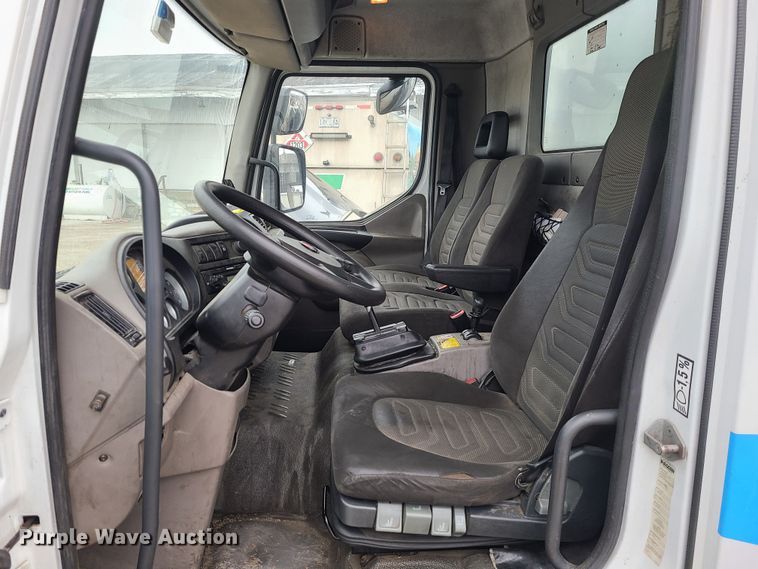 image for item JW9777 2013 Kenworth K270  box truck