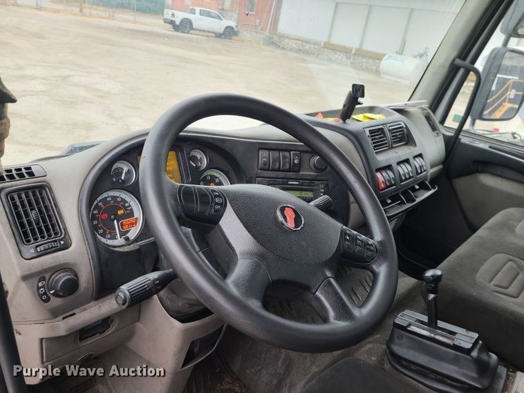 image for item JW9777 2013 Kenworth K270  box truck