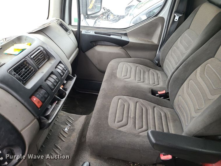 image for item JW9777 2013 Kenworth K270  box truck