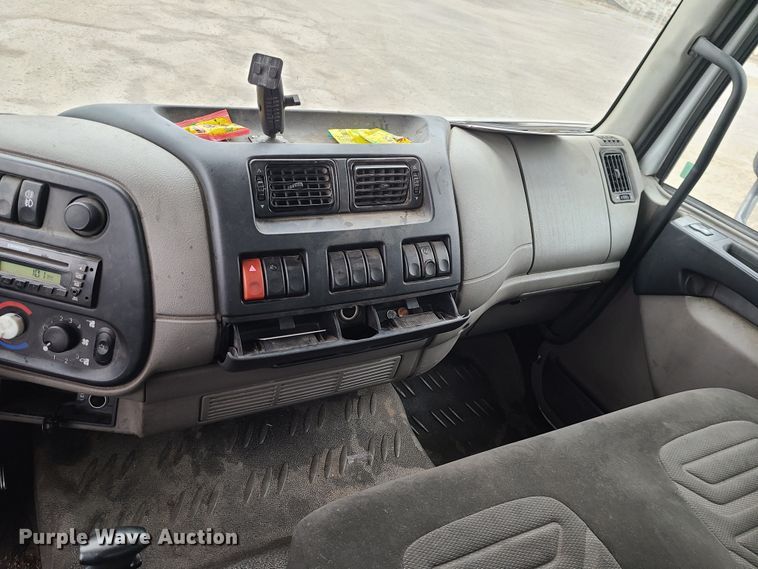 image for item JW9777 2013 Kenworth K270  box truck