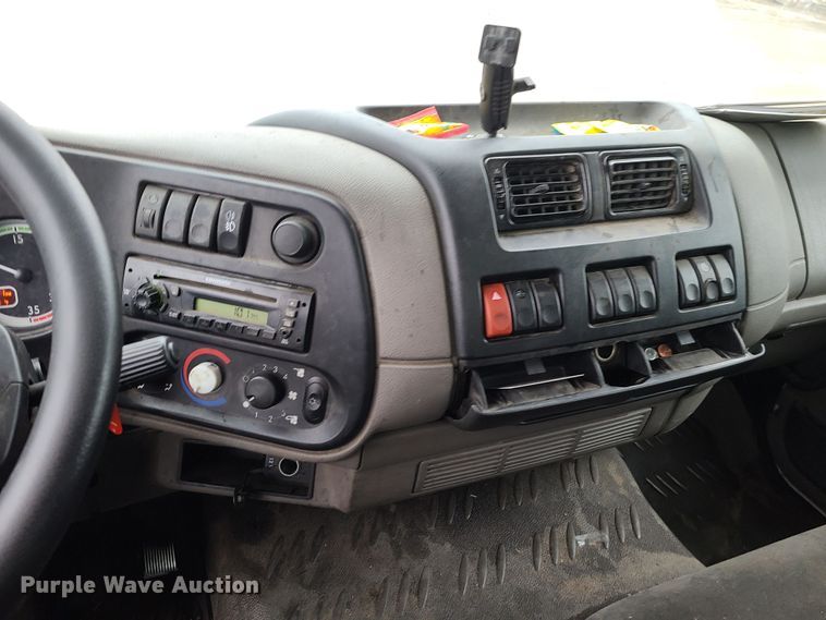 image for item JW9777 2013 Kenworth K270  box truck