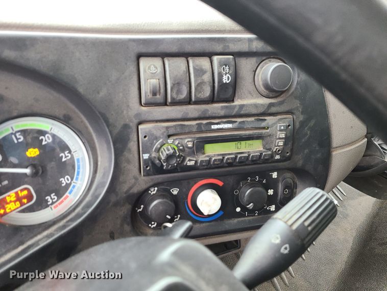 image for item JW9777 2013 Kenworth K270  box truck