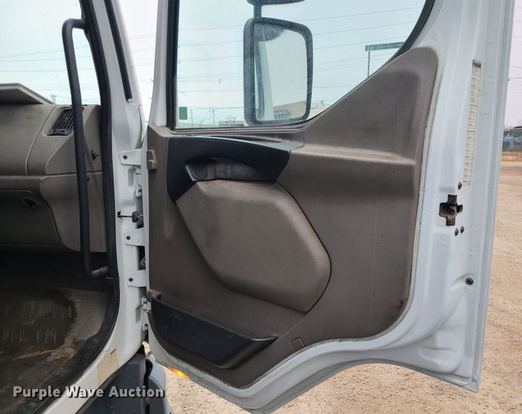 image for item JW9777 2013 Kenworth K270  box truck