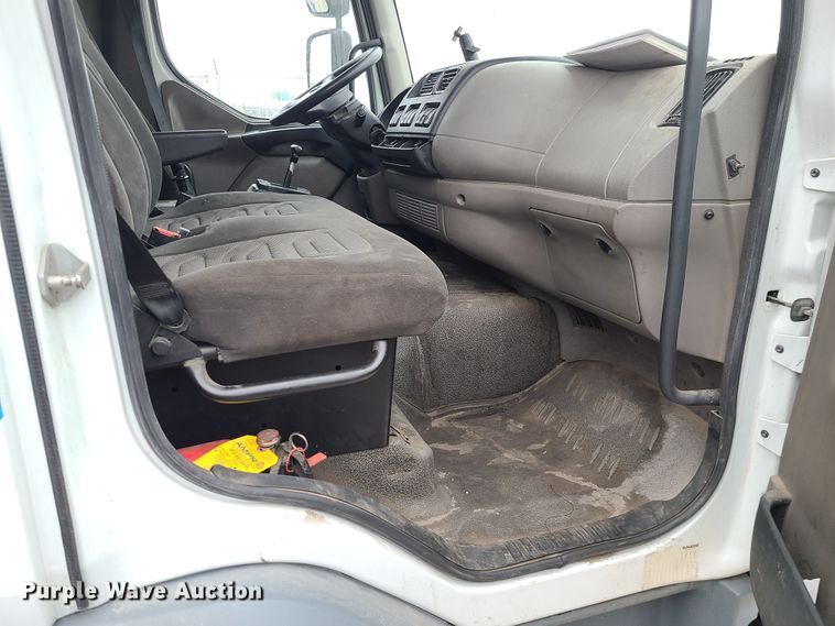 image for item JW9777 2013 Kenworth K270  box truck