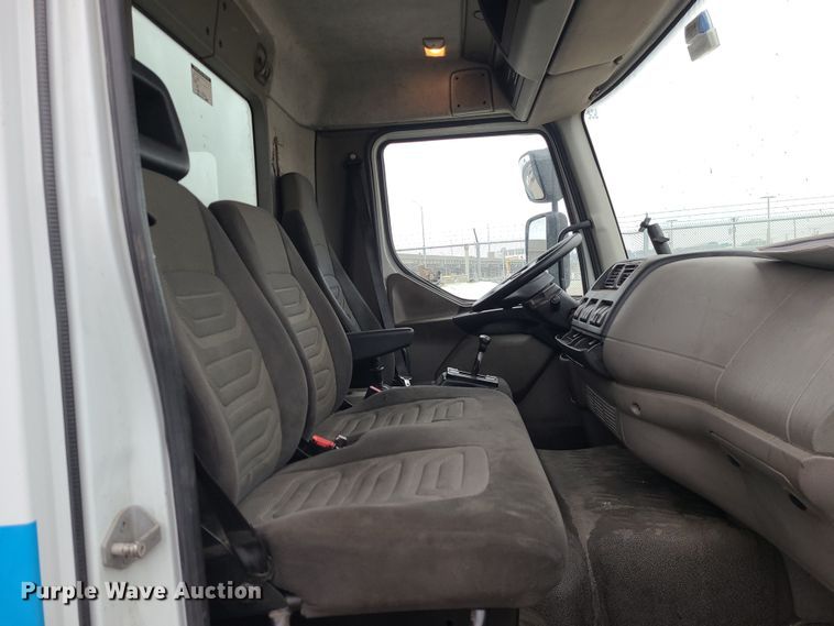 image for item JW9777 2013 Kenworth K270  box truck