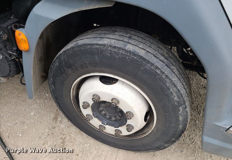 image for item JW9777 2013 Kenworth K270  box truck