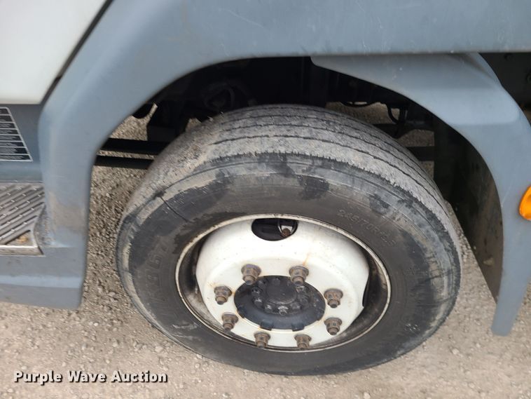 image for item JW9777 2013 Kenworth K270  box truck