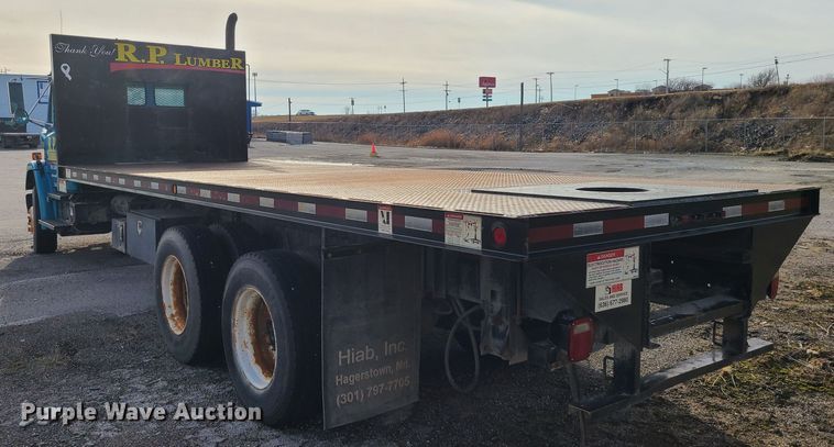 image for item JW9821 2004 Freightliner Business Class M2  flatbed truck