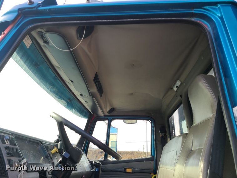 image for item JW9821 2004 Freightliner Business Class M2  flatbed truck