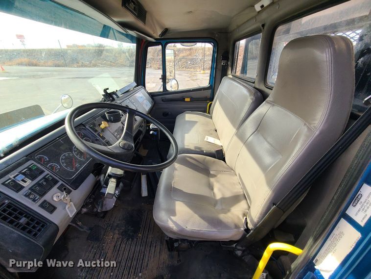 image for item JW9821 2004 Freightliner Business Class M2  flatbed truck