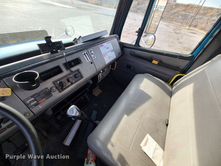 image for item JW9821 2004 Freightliner Business Class M2  flatbed truck