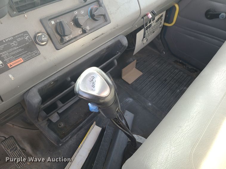 image for item JW9821 2004 Freightliner Business Class M2  flatbed truck