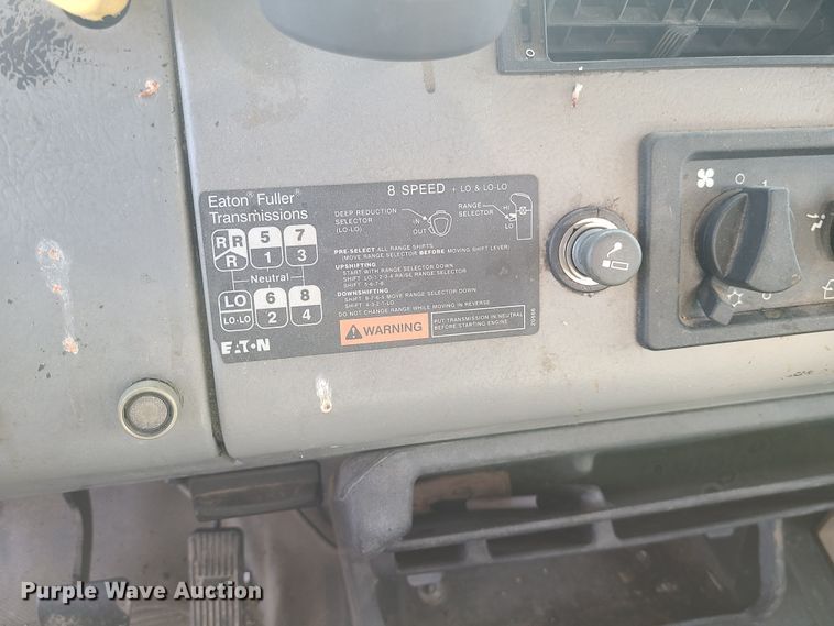 image for item JW9821 2004 Freightliner Business Class M2  flatbed truck