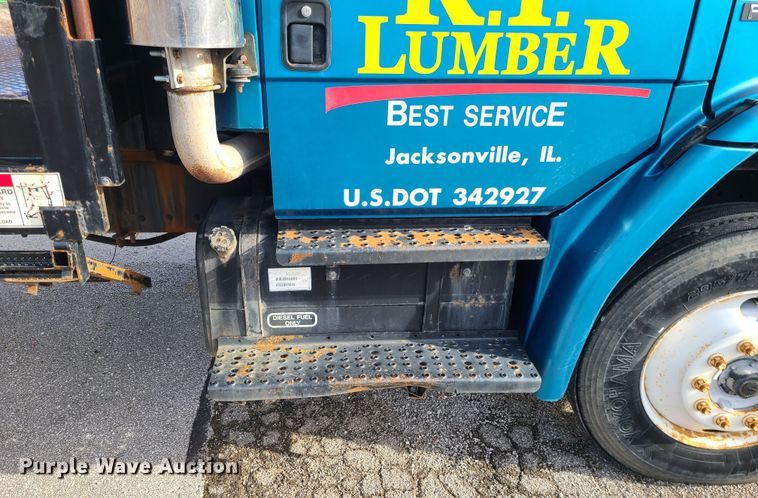 image for item JW9821 2004 Freightliner Business Class M2  flatbed truck