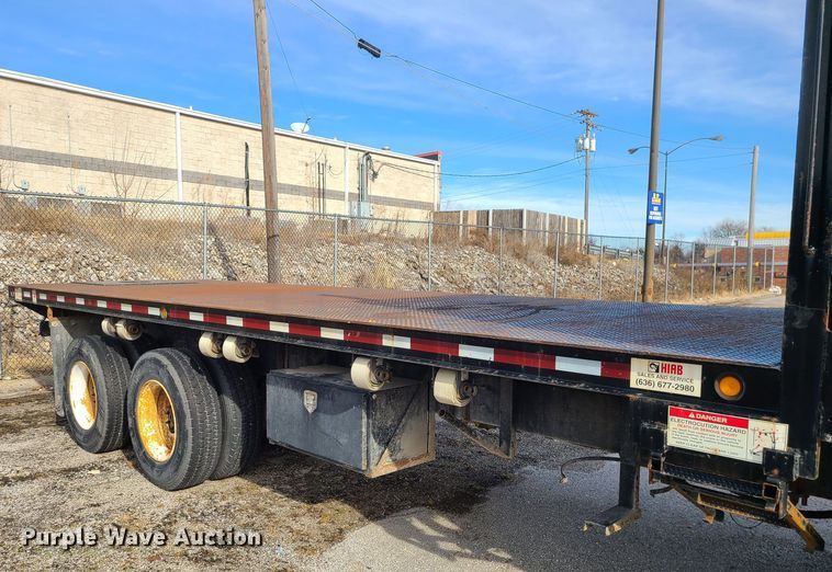 image for item JW9821 2004 Freightliner Business Class M2  flatbed truck