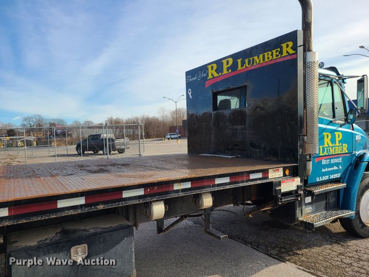 image for item JW9821 2004 Freightliner Business Class M2  flatbed truck