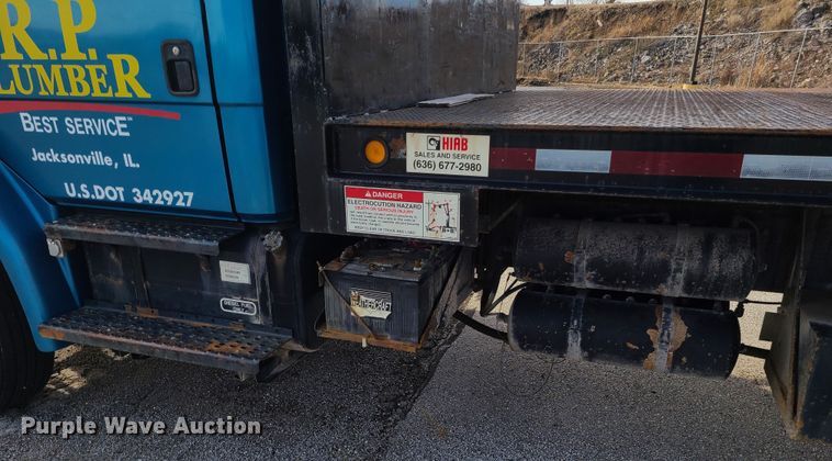 image for item JW9821 2004 Freightliner Business Class M2  flatbed truck