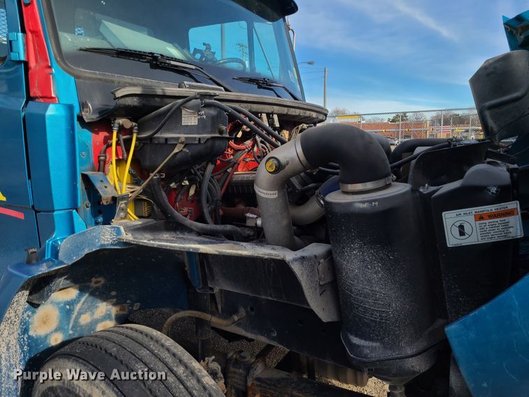 image for item JW9821 2004 Freightliner Business Class M2  flatbed truck