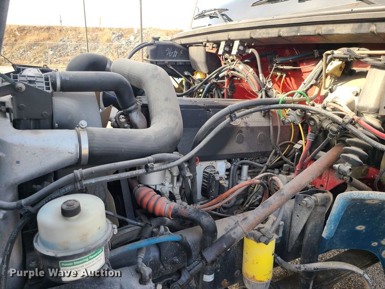 image for item JW9821 2004 Freightliner Business Class M2  flatbed truck