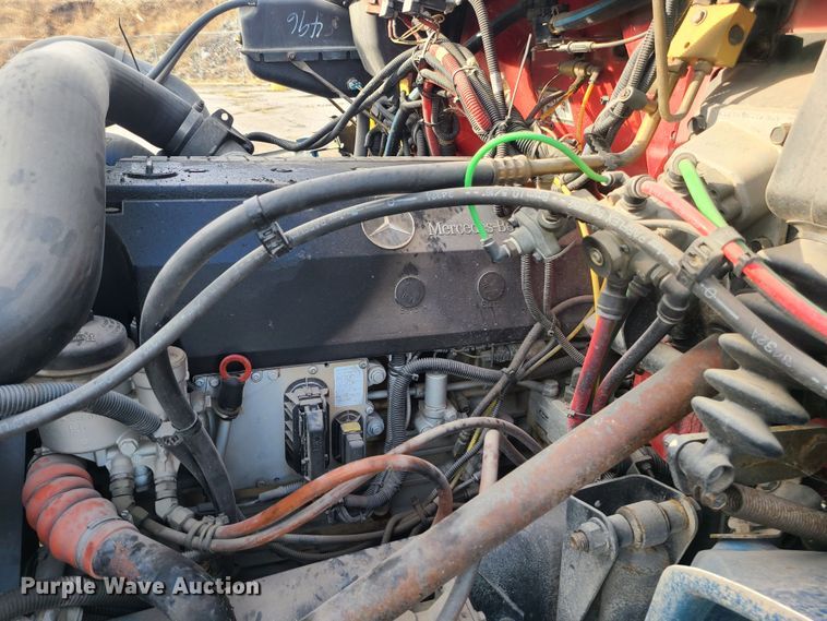 image for item JW9821 2004 Freightliner Business Class M2  flatbed truck