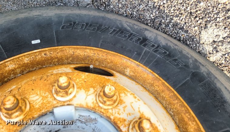 image for item JW9821 2004 Freightliner Business Class M2  flatbed truck