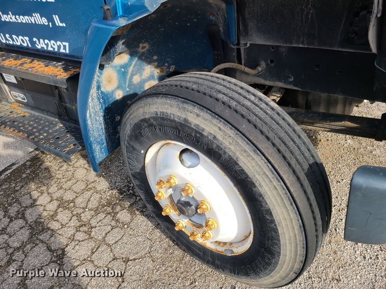 image for item JW9821 2004 Freightliner Business Class M2  flatbed truck