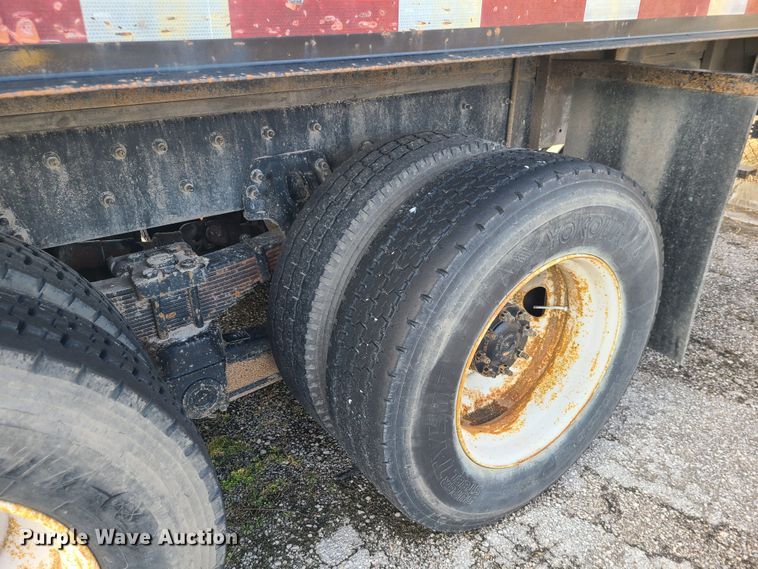 image for item JW9821 2004 Freightliner Business Class M2  flatbed truck