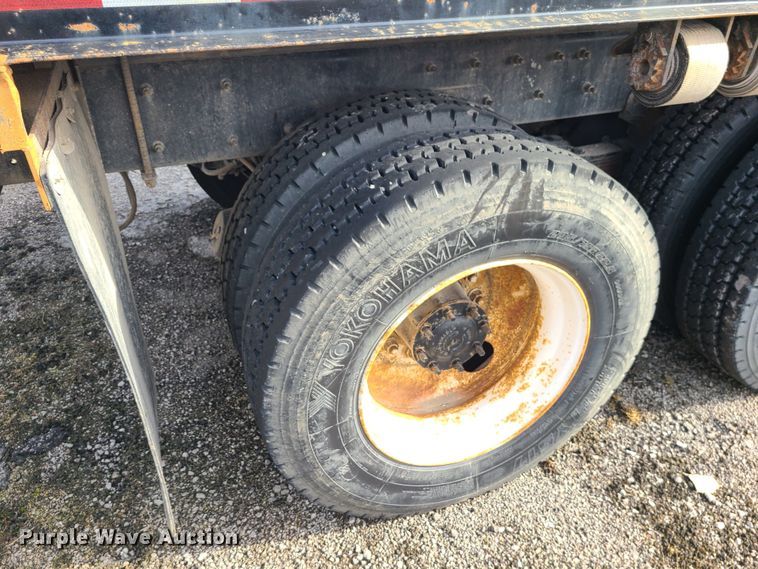 image for item JW9821 2004 Freightliner Business Class M2  flatbed truck