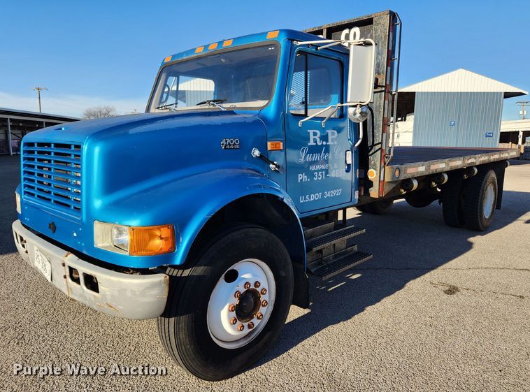 image for item KT9480 1998 International 4700  dump flatbed truck