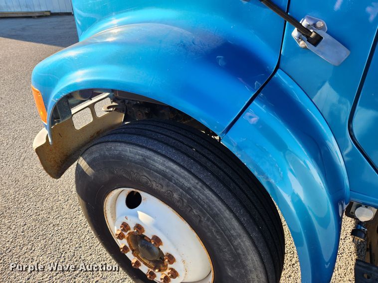 image for item KT9480 1998 International 4700  dump flatbed truck