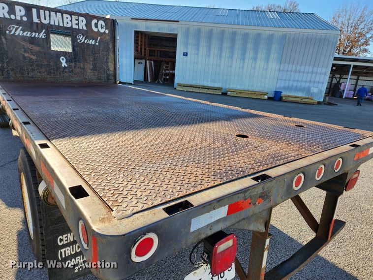 image for item KT9480 1998 International 4700  dump flatbed truck