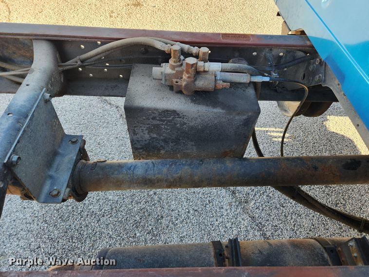 image for item KT9480 1998 International 4700  dump flatbed truck