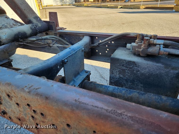 image for item KT9480 1998 International 4700  dump flatbed truck