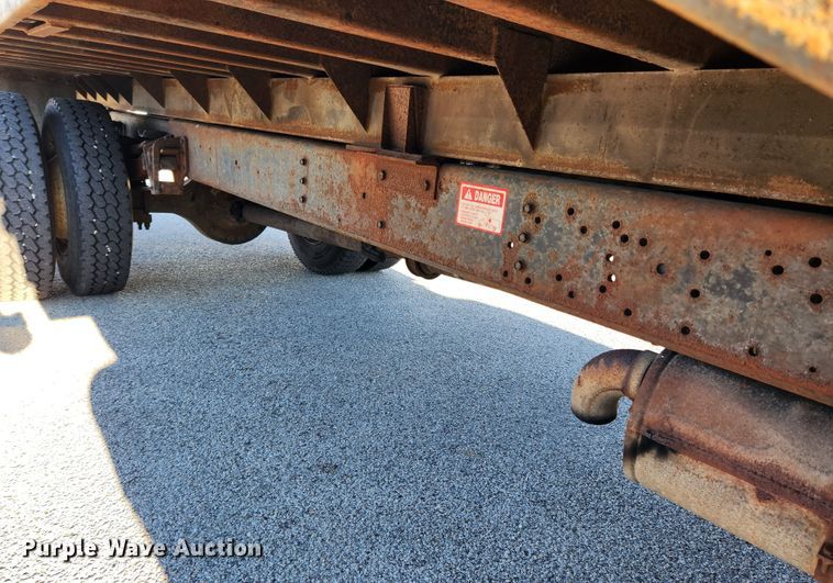 image for item KT9480 1998 International 4700  dump flatbed truck