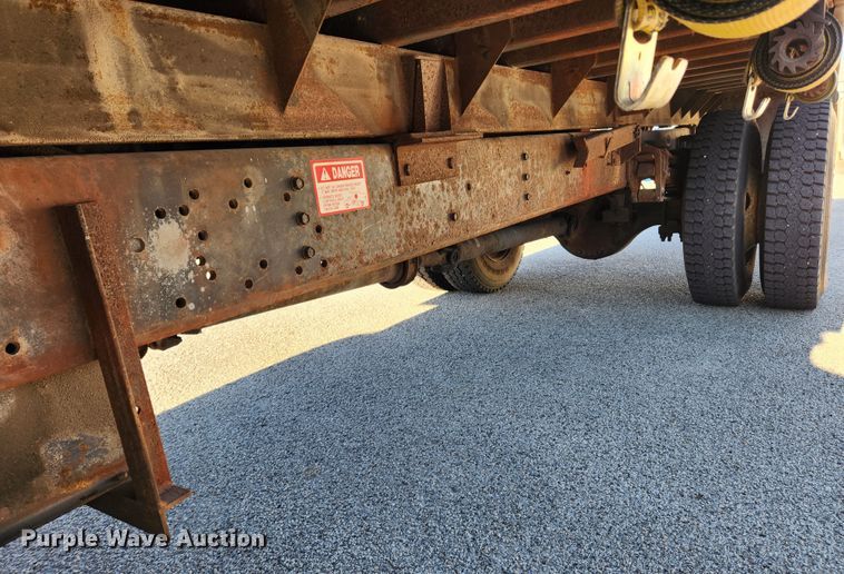 image for item KT9480 1998 International 4700  dump flatbed truck